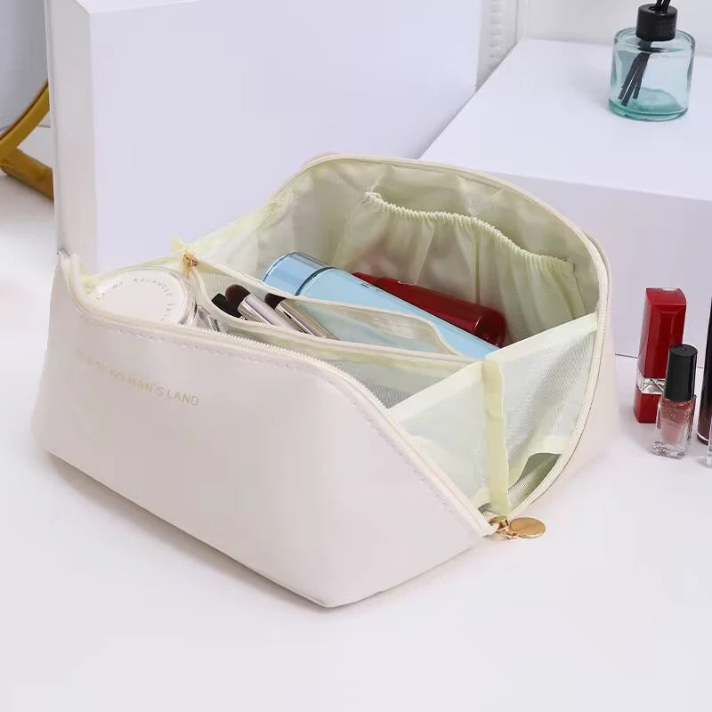 trousse de maquillage blanche
