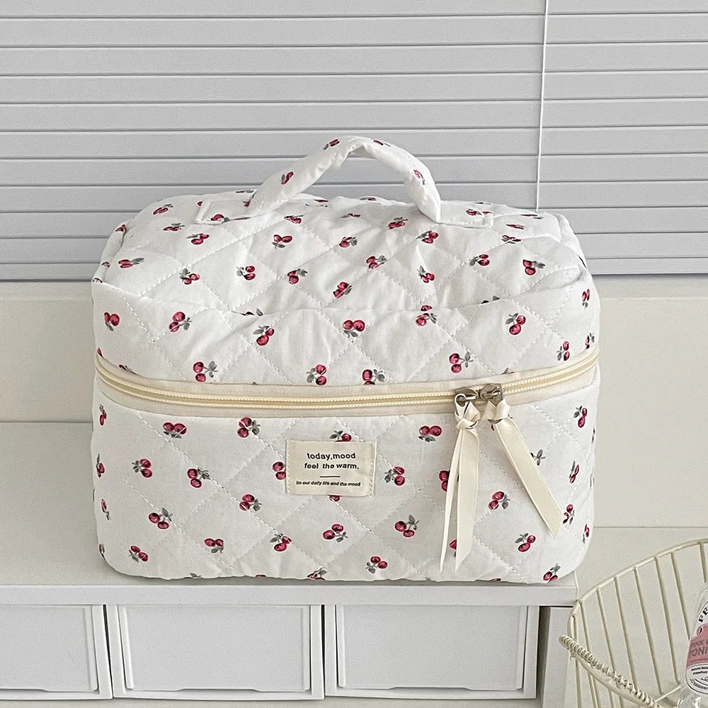 trousse de toilette matelassée cerise