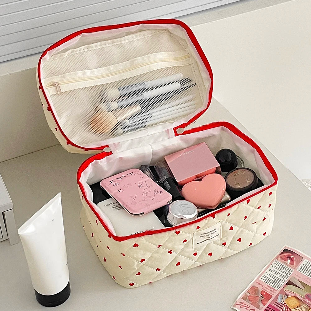 trousse de toilette matelassée ouverte coeur