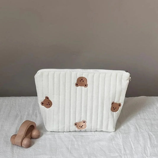 une trousse de toilette bébé ours
