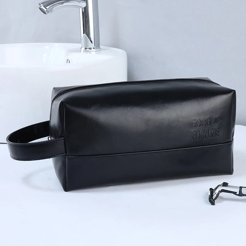 une trousse de toilette homme cuir noir